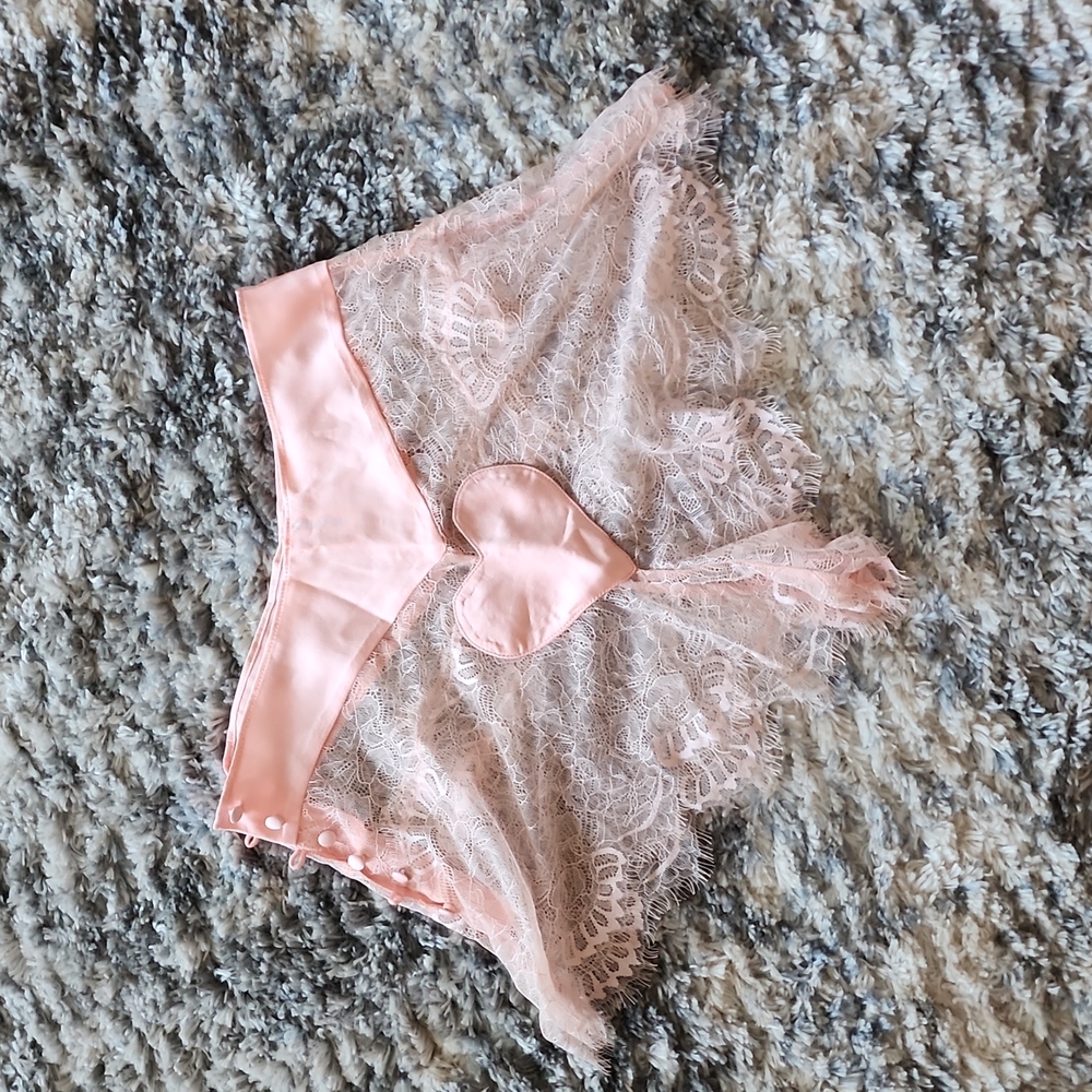Dollskill lace shorts